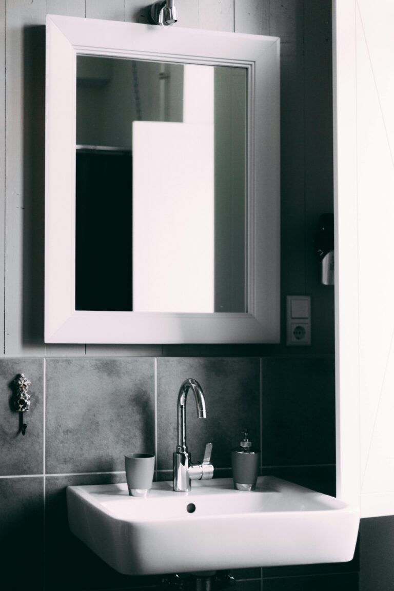 Considerations When Choosing a Bathroom Mirror